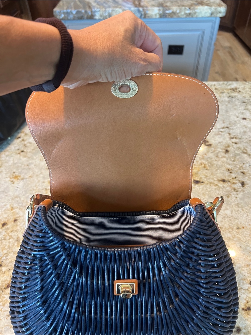 BEAUTIFUL  J. McLaughlin NAVY Wicker Shoulder Bag w brown leather strap - Picture 4 of 11